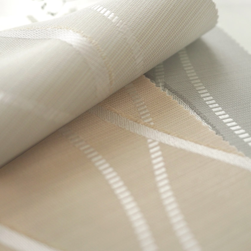 ウェーブモダンカーテンは3色展開のシルバーホワイト、エルクベージュ、アッシュグレーのカラーになります。画像は質感がわかるようにアップした比較写真になります。