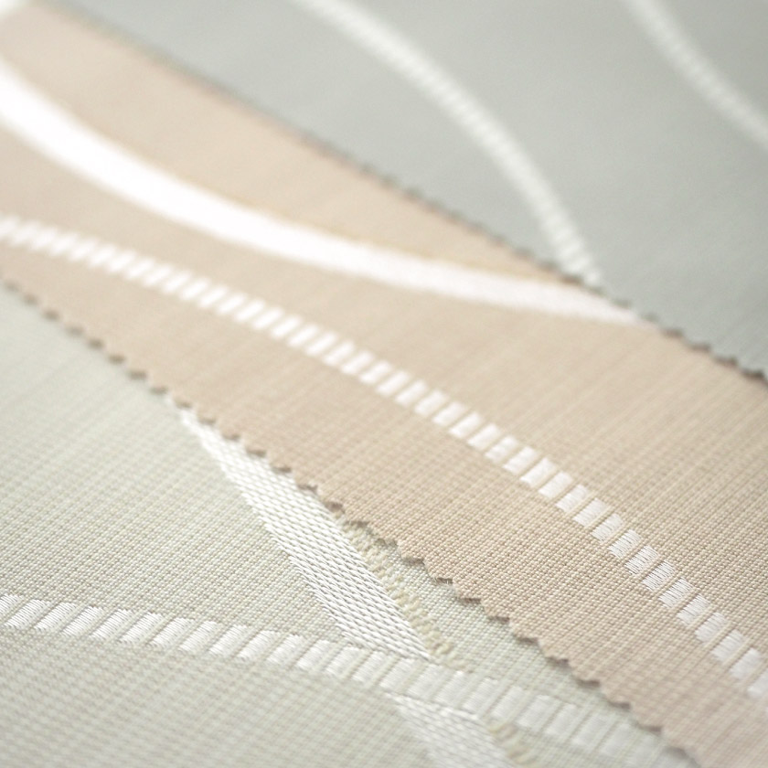 明るめなカラー配色なので、自然光が当たればお部屋は暗くなりすぎないです。生地のアップ写真になります。