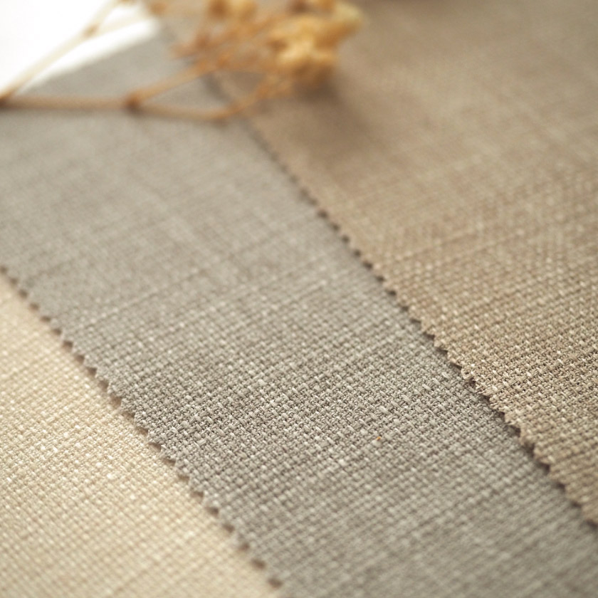 天然素材リネン風のナチュラルなくすみカラー無地カーテンです。生地アップ　アンバー、グレイッシュブラウン、ベージュ