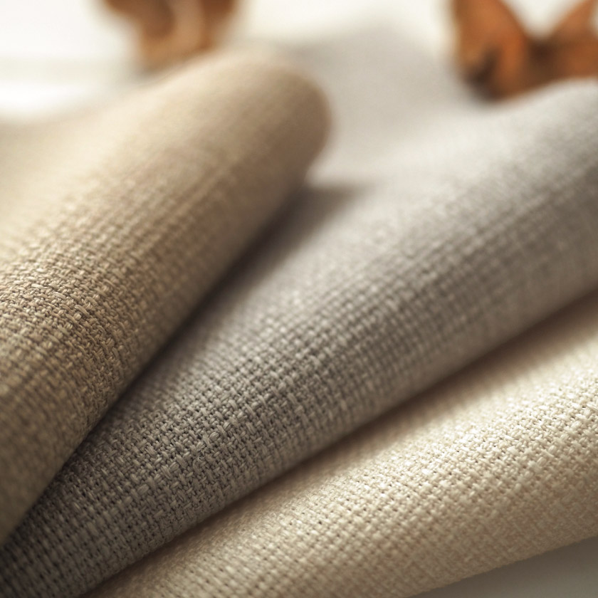 天然素材リネン風のナチュラルなくすみカラー無地カーテンです。生地アップ　アンバー、グレイッシュブラウン、ベージュ