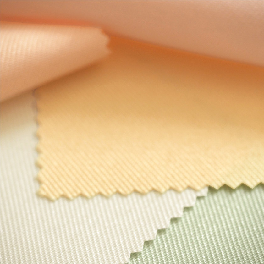 「エコマーク認定 再生紙50%以上カーテン」の生地アップです。生地はフラット無地で、合わせやすいカーテンです。