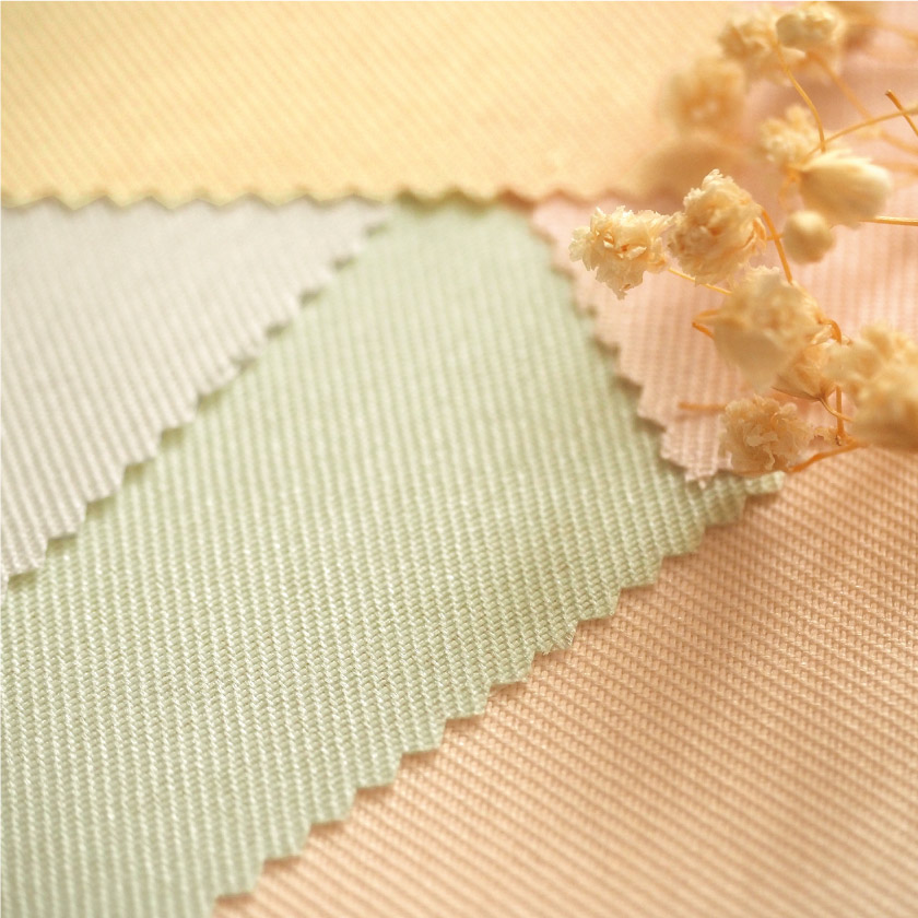 「エコマーク認定 再生紙50%以上カーテン」の生地アップです。明るいパステルカラーです。