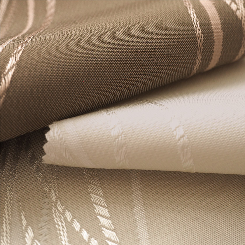 「ナチュラルモダン① 縦柄波柄カーテン」の生地アップです。薄手でサラッとしています。