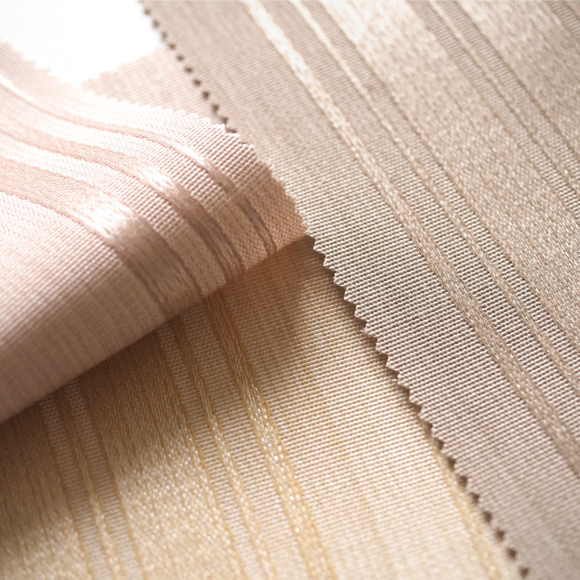 「ナチュラルモダン② シンプルなストライプカーテン」の生地アップです。ストライプ部分は光沢のある糸を使っています。