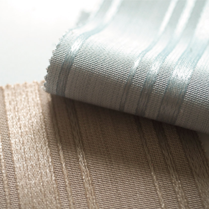 「ナチュラルモダン② シンプルなストライプカーテン」の生地アップです。ブルー、ライトブラウンです。