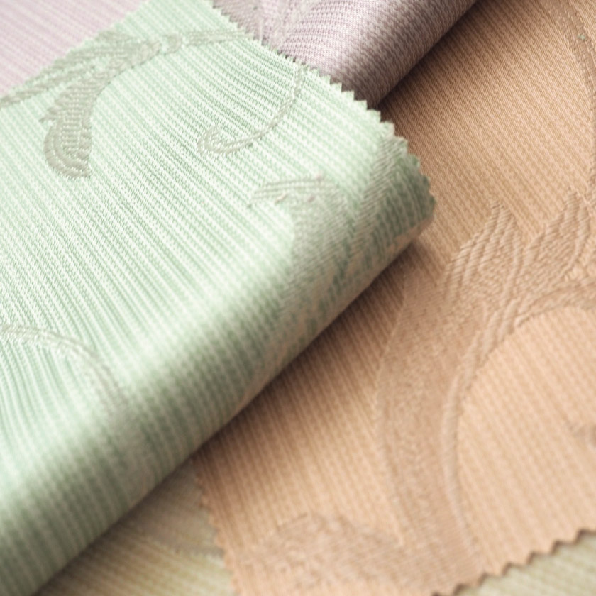 「クラシック①　名門ホテル風カーテン」の生地アップです。縦筋の入ったベース生地です。