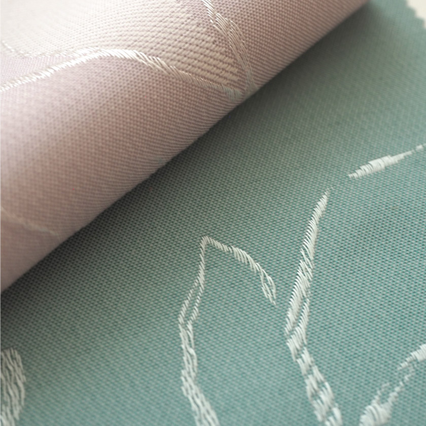 「エレガント⑤　花柄少しカジュアルカーテン」の生地アップです。