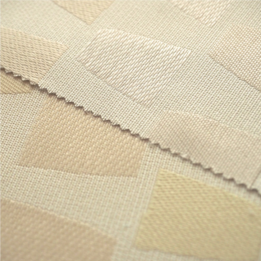 「北欧風　台形柄がアクセントなカーテン」の生地アップです。子供部屋や、保育園・幼稚園にもおおすすめ。