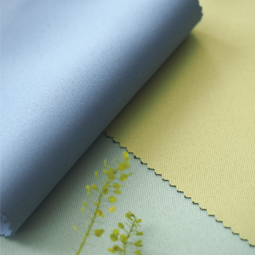 「遮光 24色全部が1級遮光カーテン」の生地アップです。