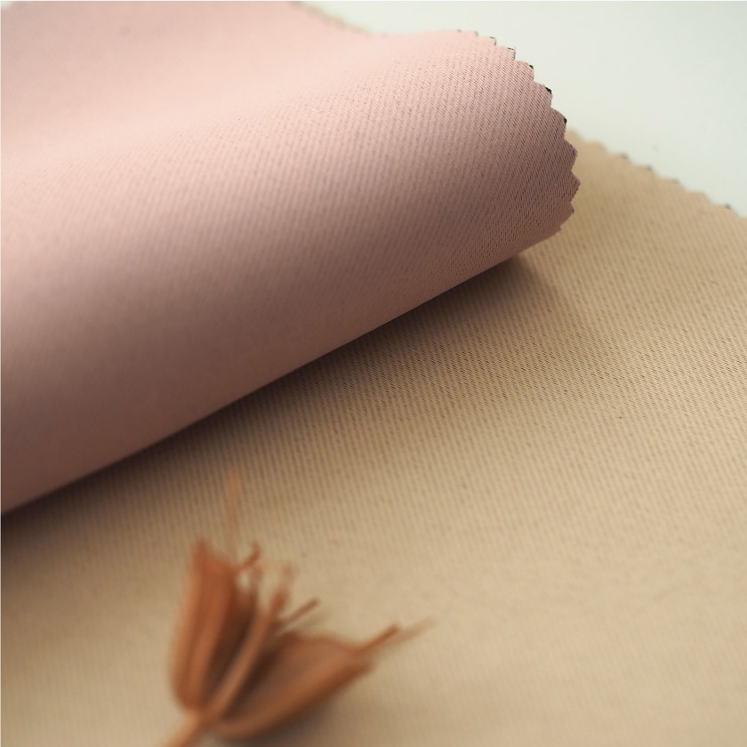 「遮光 24色全部が1級遮光カーテン」の生地アップです。