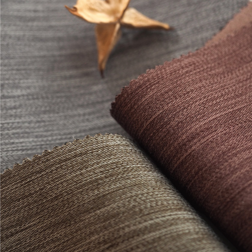 「遮光 シックなホテルライクカーテン」の生地アップです。メンズライクなお部屋とも相性のよい、落ち着いた色合いです。