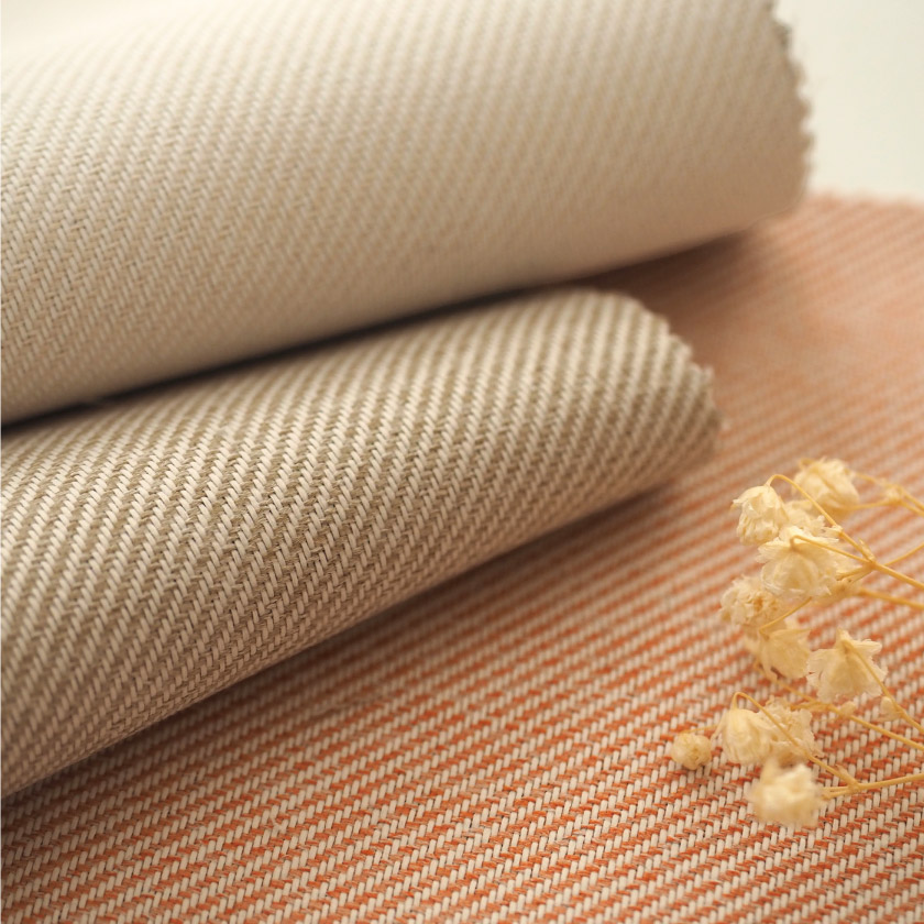 「遮光 淡いカラーの遮光カーテン」の生地アップです。柔らかい質感です。