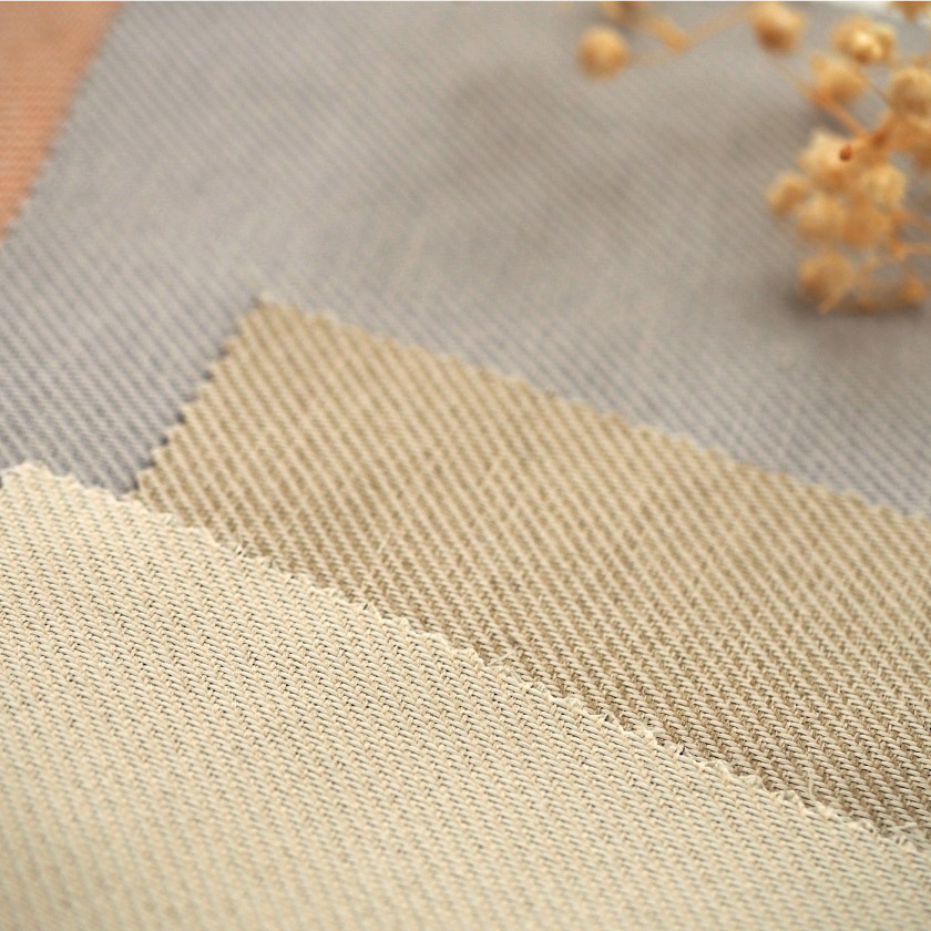 「遮光 淡いカラーの遮光カーテン」の生地アップです。