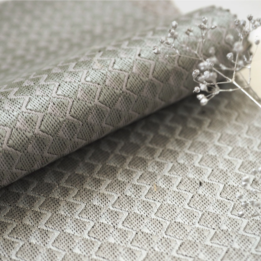 「遮光 モダン柄② 細かい幾何学の遮光カーテン」の生地アップです。カラーはグレー、ブルーグリーンの全4色展開です。です。