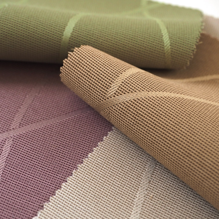 「遮光　モダン柄③　波柄・ウェーブ柄遮光カーテン」の生地アップです。織りで縦ウェーブを表現しています。