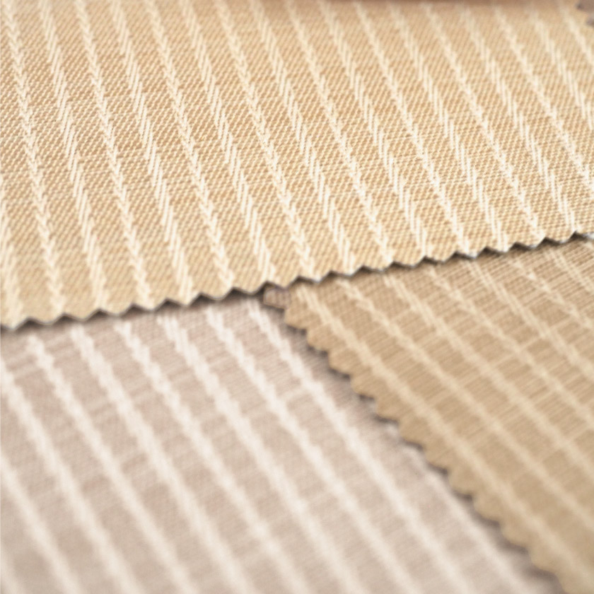 「遮光 さりげないストライプの遮光カーテン」の生地アップです。細かいストライプのナチュラルなカーテンです。