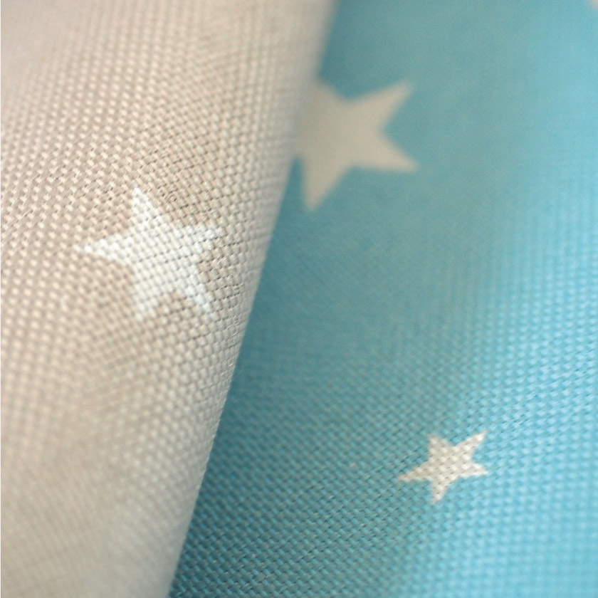 「遮光 北欧星柄の遮光カーテン」の生地アップです。星の大きさも変化があります。