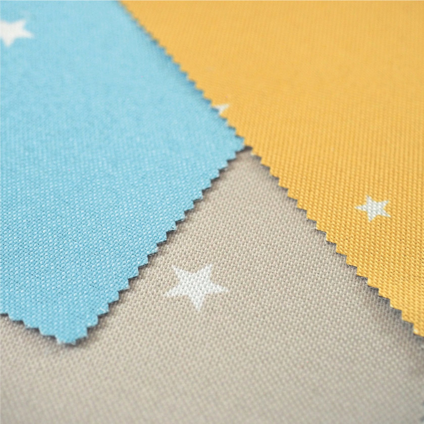 「遮光 北欧星柄の遮光カーテン」の生地アップです。