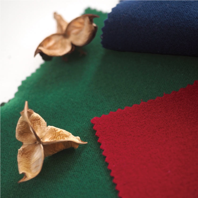 「遮光 吸音カーテン」の生地アップです。