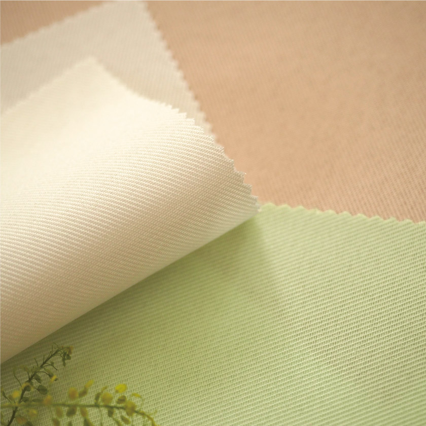 「耐久性抜群のカーテン」の生地アップです。オフホワイト、グリーン、ベージュです。