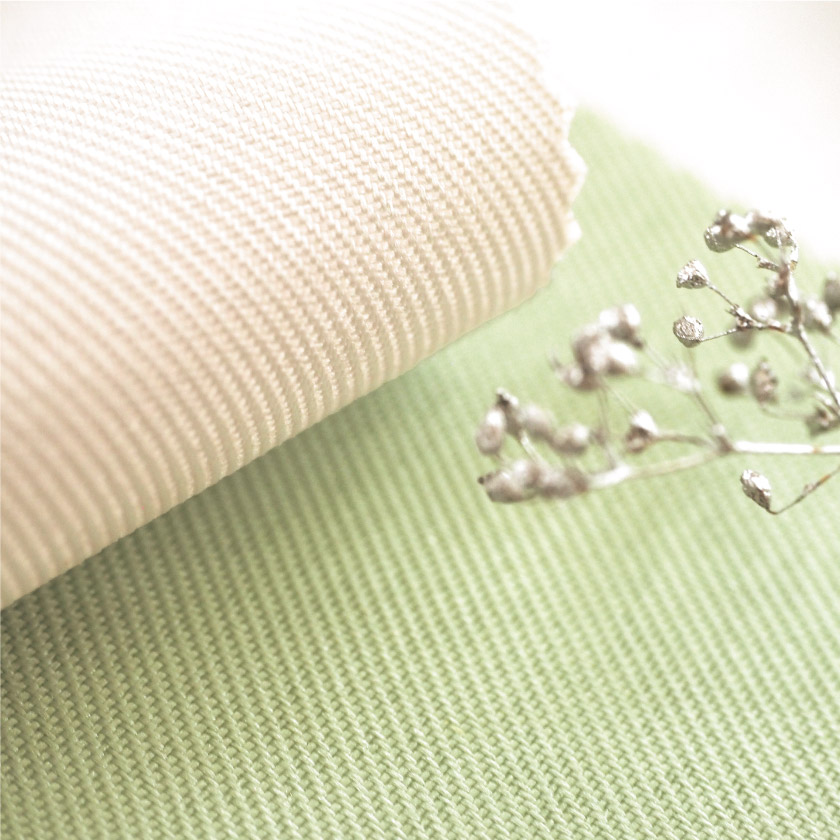 「耐久性抜群のカーテン」の生地アップです。イエロー、オフホワイト、ベージュです。