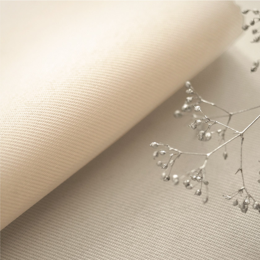 「耐久性抜群のカーテン」の生地アップです。オフホワイトとグレーです。