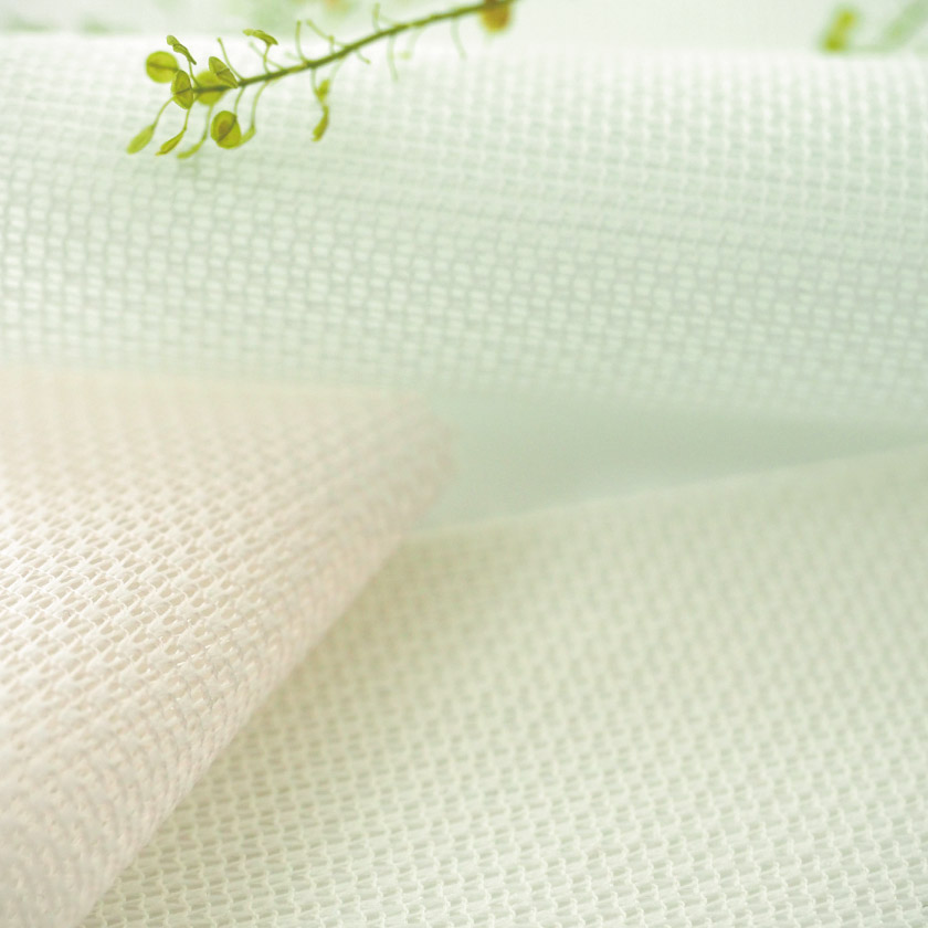 「防炎仕様のカラーレース」の生地アップです。生地は凹凸は無く、シンプルな無地レースです。