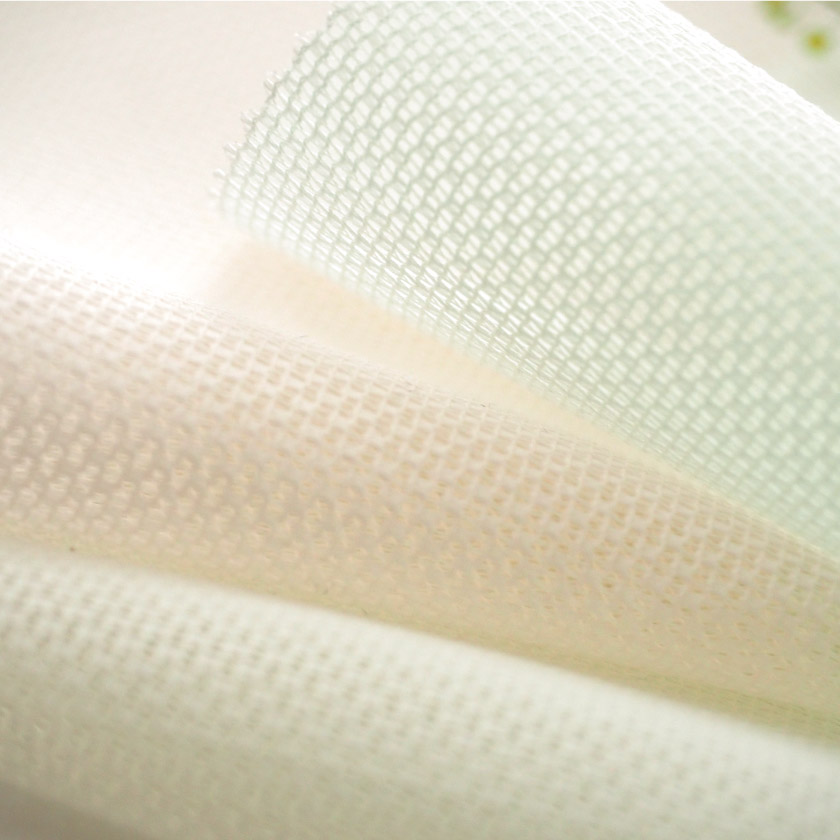 「防炎仕様のカラーレース」の生地アップです。ライトイエロー、ライトピンク、ライトグリーンの優しい色合いのカラーレースです。