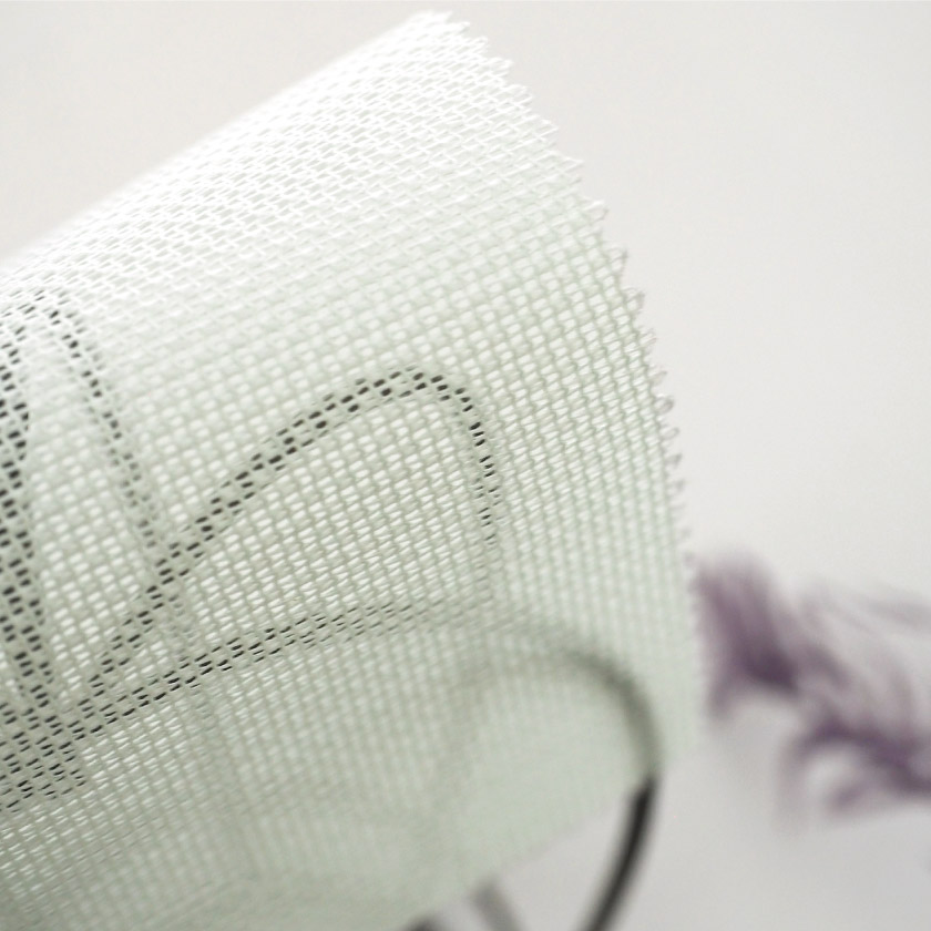 「防炎仕様のカラーレース」の透け感です。