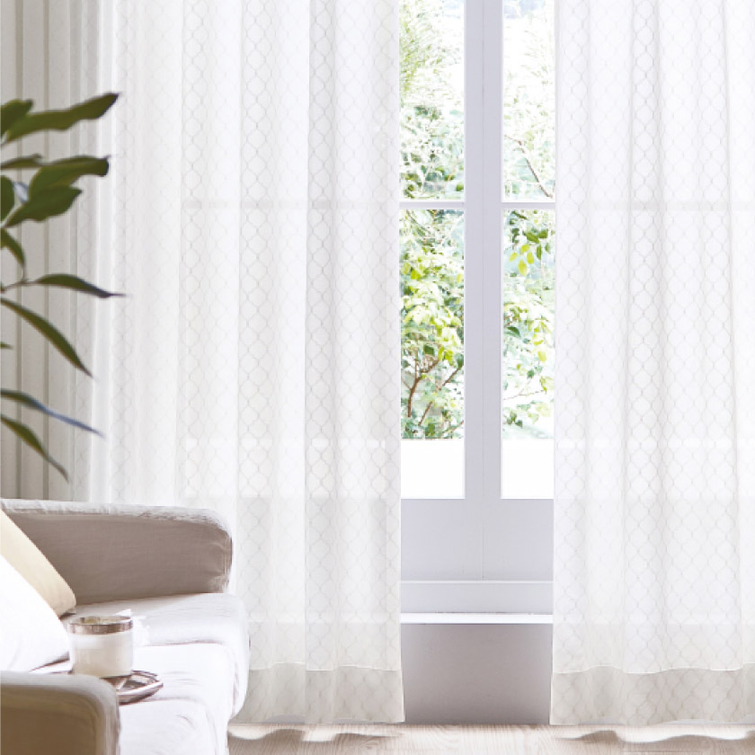 「遮熱のオリエンタルタイルレース」をホテルに取り付けた施工例です。モロッカンタイル柄の上品なレースです。
