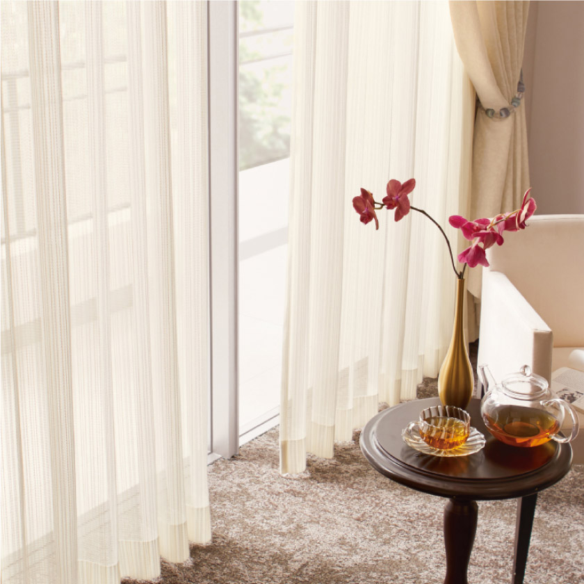 「ナチュラル感たっぷりレース」をホテルに取り付けた例です。