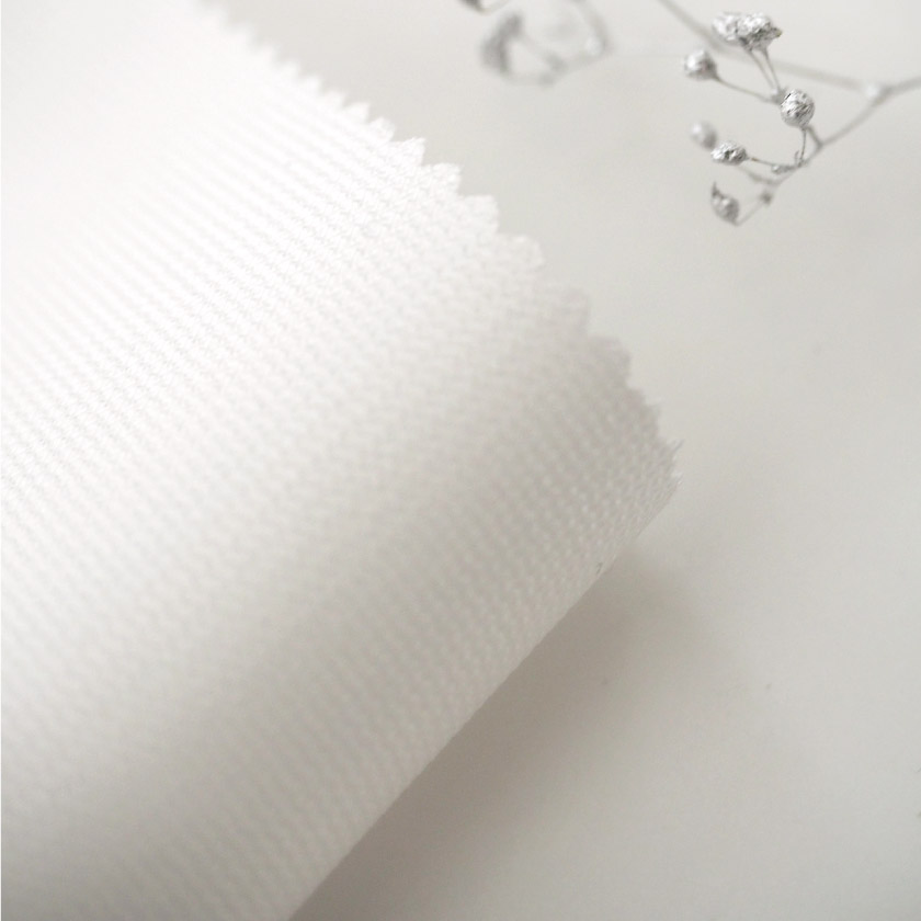 「繊維の汚れを分解レース」の生地アップです。生地は柔らかい手触りです。