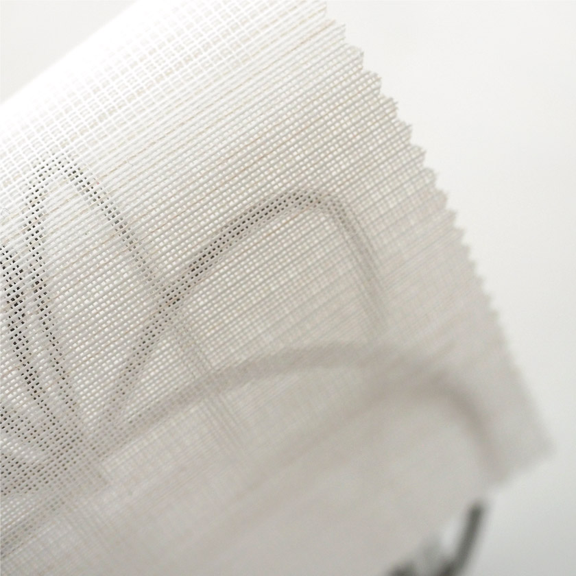 「遮熱と制菌レース」の透け感です。ミラーレースは表側からはほどよく外が見えます。