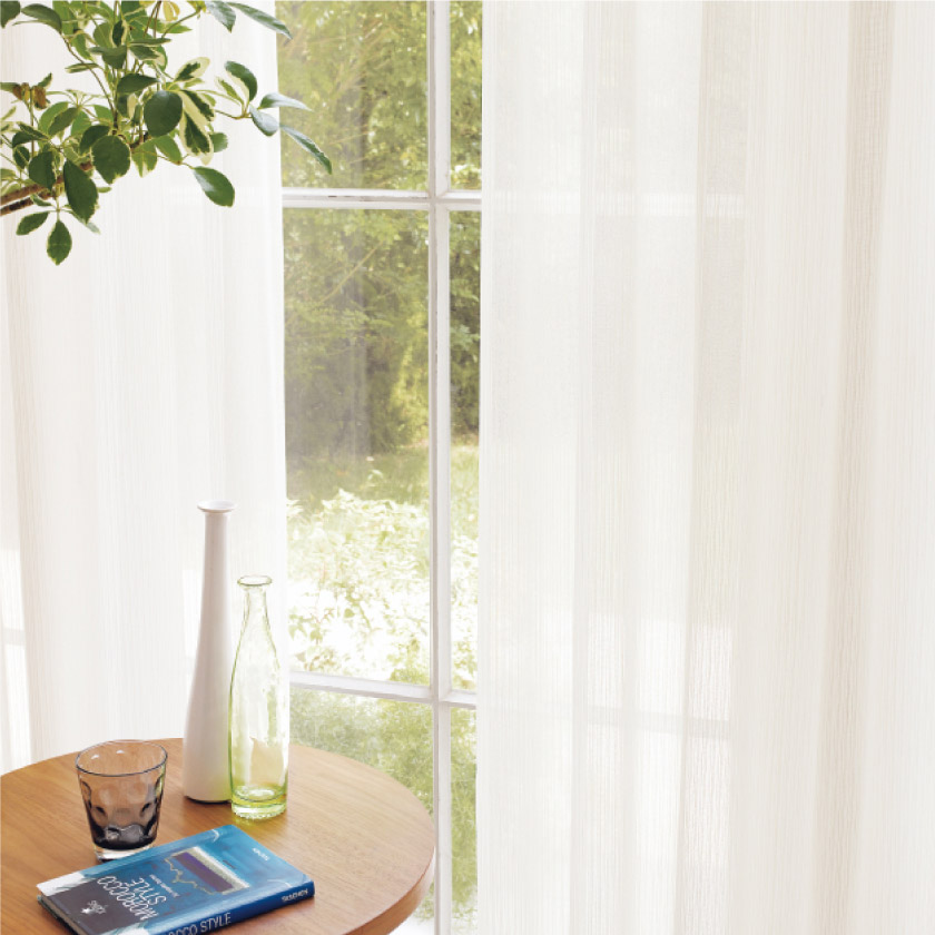 「遮熱＋花粉キャッチカーテン②」を取り付けた様子です。