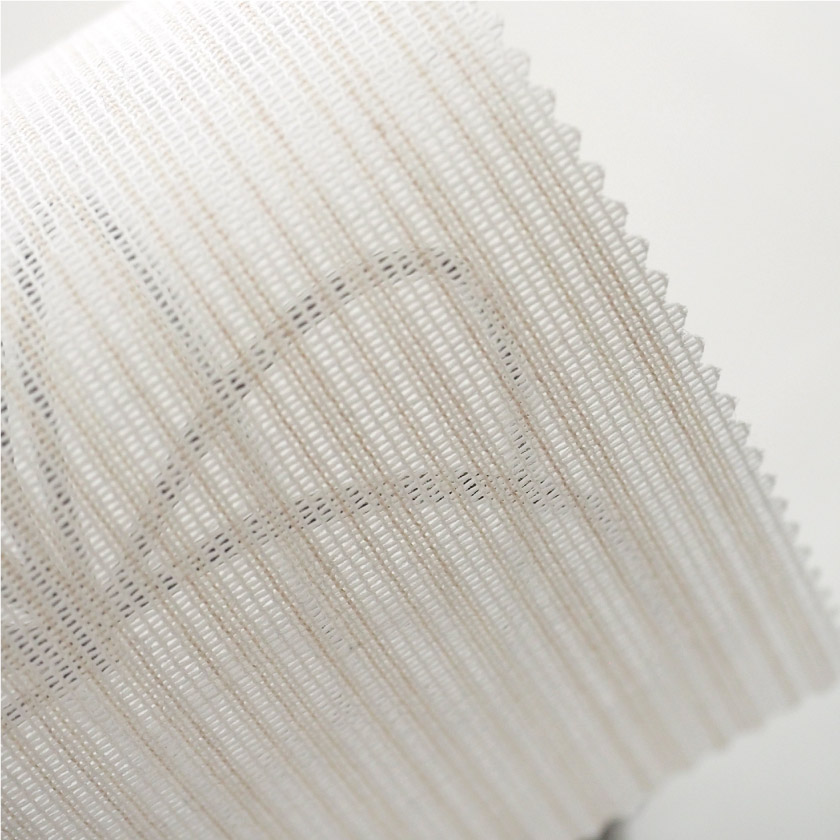 「遮熱＋花粉キャッチカーテン②」の透け感です。ほどよい透け感があります。