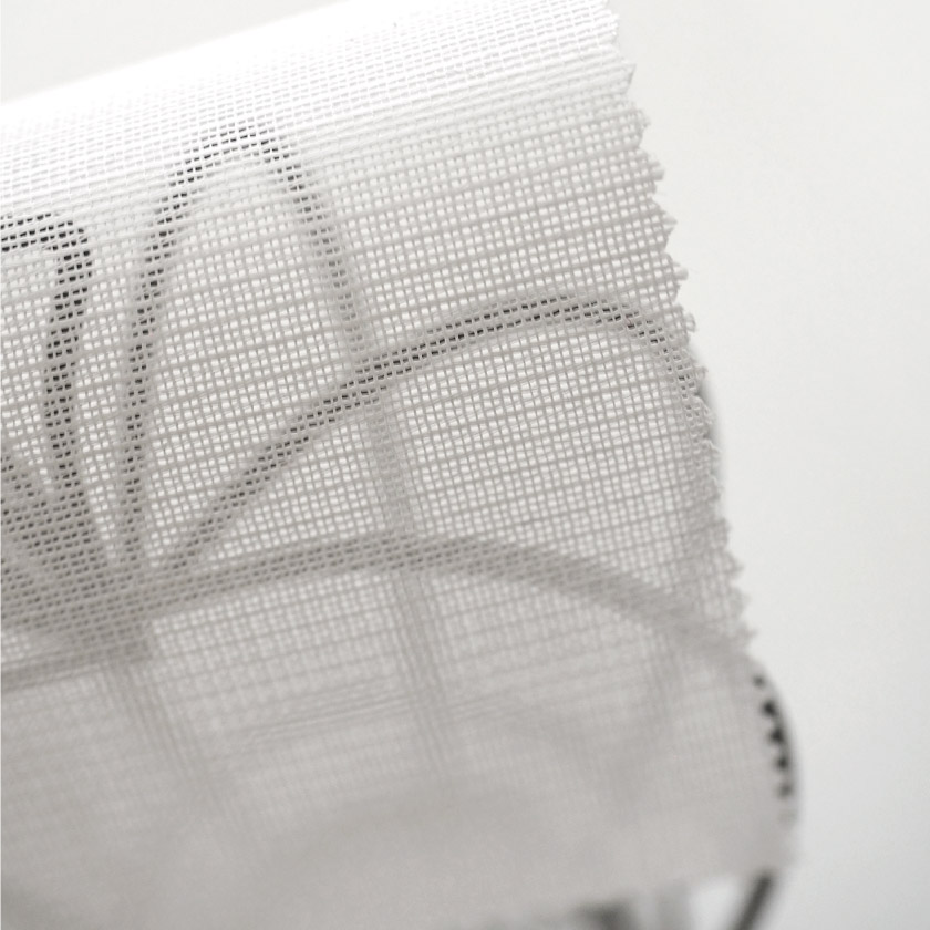 「遮熱とUVカット＋防汚レース」の生地アップです。