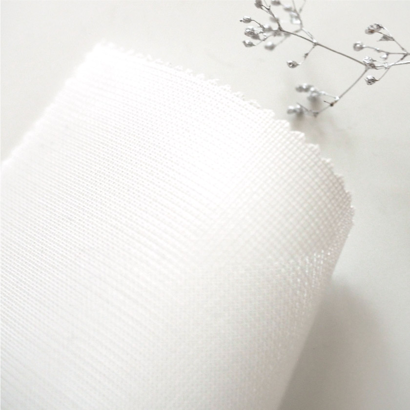 「遮熱とUVカットレース①」の生地アップです。色は真っ白です。