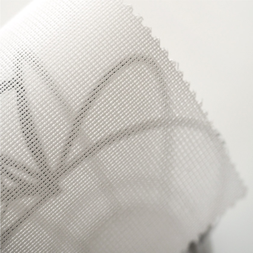 「遮熱とUVカットレース①」の生地アップです。表から見た時の透け感です。