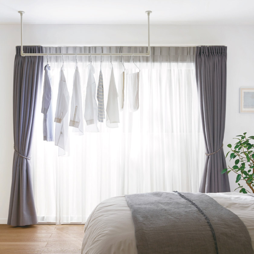 固定タイプのパイプハンガーです。室内洗濯物干しや、植物・インテリアなどを自由にかけられます。