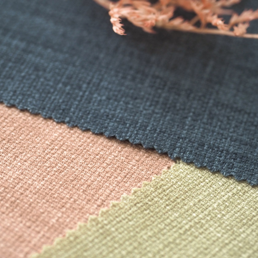 どの色を選んでも空間にすっと馴染みやすく、リビングや寝室はもちろん、さまざまなインテリアスタイルに対応します。