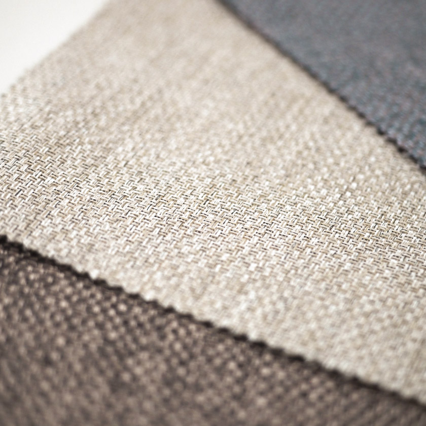 生地のアップ画像です。ざっくりとした織とモダンな色がポイントです。モダンアイボリーの色をメインにしたアップ画像。
