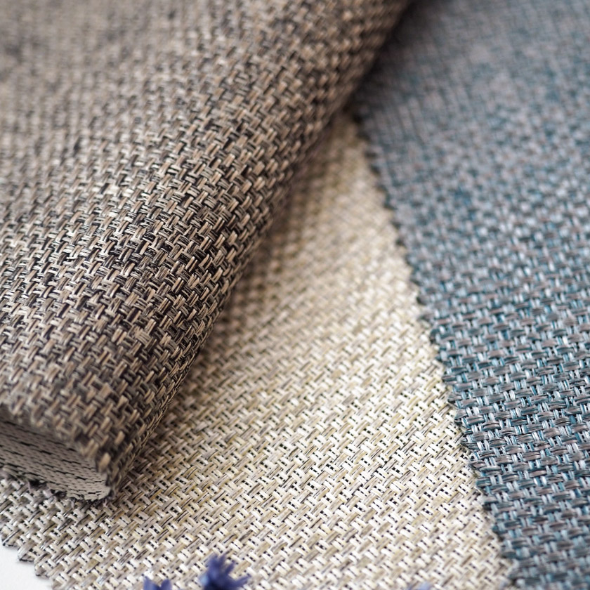 生地のアップ画像です。織りの凹凸がやさしい陰影をつくり出し、落ち着いた時間を演出してくれます。