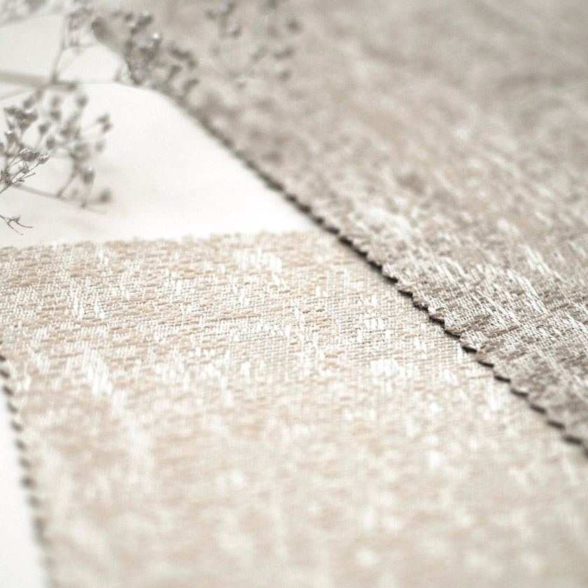 生地のアップ画像です。石のようなクールな印象の中にも、どこか温もりを感じさせるのも特徴です。