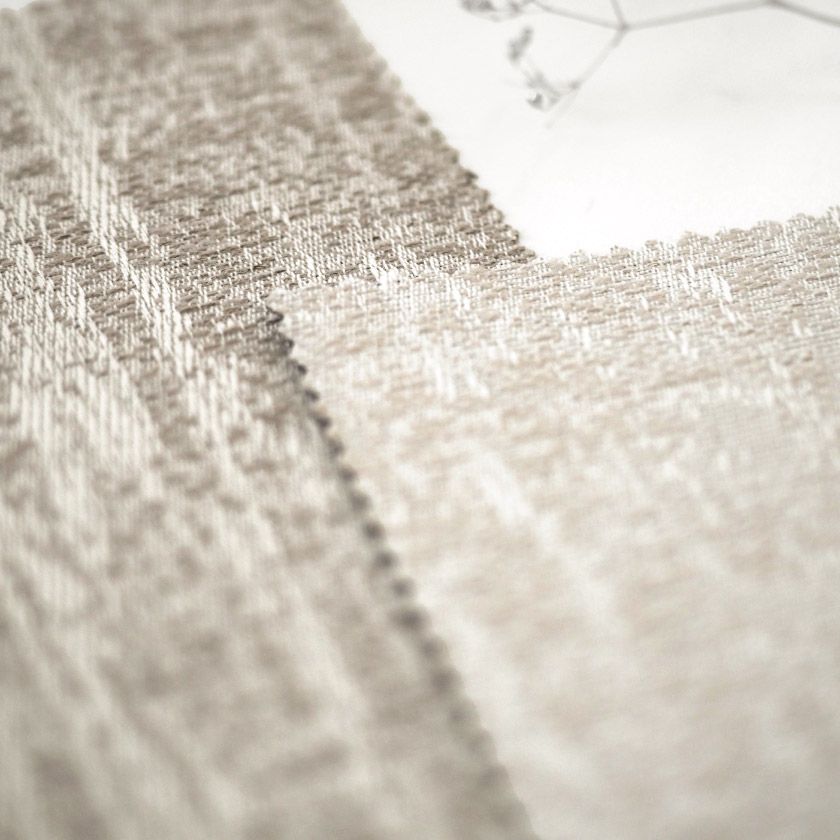 生地のアップ画像です。無機質になりすぎず、やさしさを感じる風合いが、居心地の良い空間づくりをサポートします。
