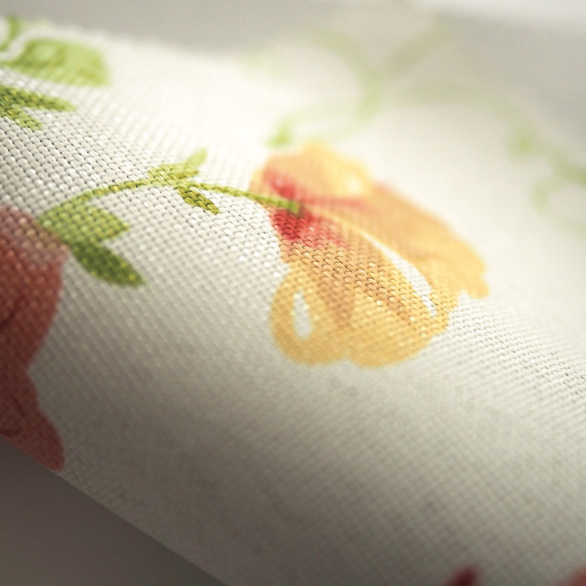 生地のアップ画像です。フェミニンなインテリアやナチュラルテイストはもちろん、シンプルなお部屋のアクセントとしてもおすすめです。