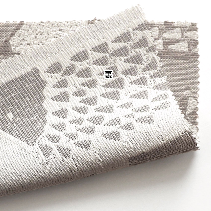 生地の裏面です。裏面は表面の反転しています。