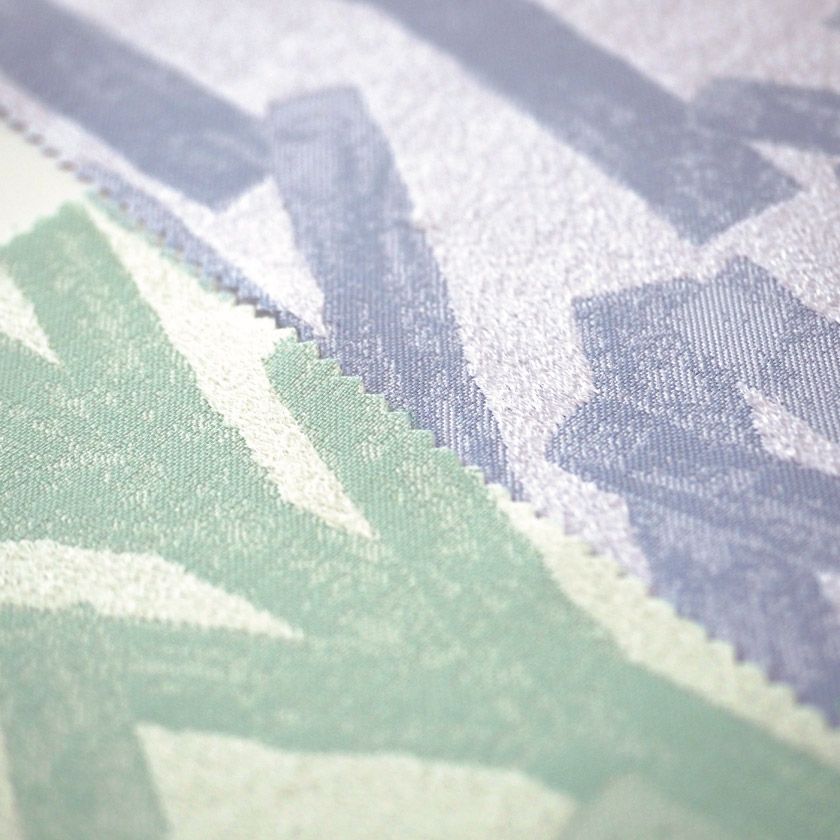 生地のアップ画像です。のびやかに広がる木々や自然の情景がやさしいタッチで表現されています。